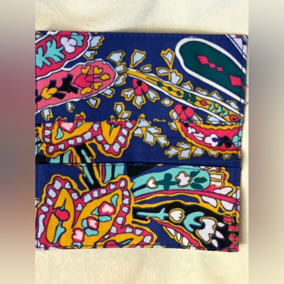 Vera Bradley checkbook cover in excellent condition. - Picture 3 of 4